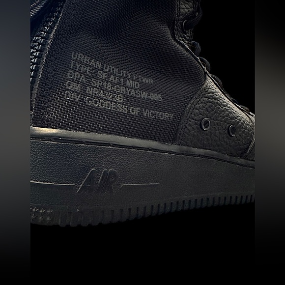 Nike SF-AF1 Mid "Triple Black" I/Preview - Picture 6 of 9